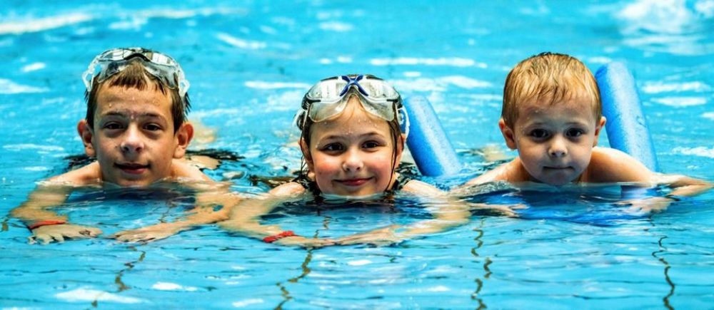 Akademia Pływania Na Fali zaprasza na zajęcia najmłodsze i starsze dzieci!